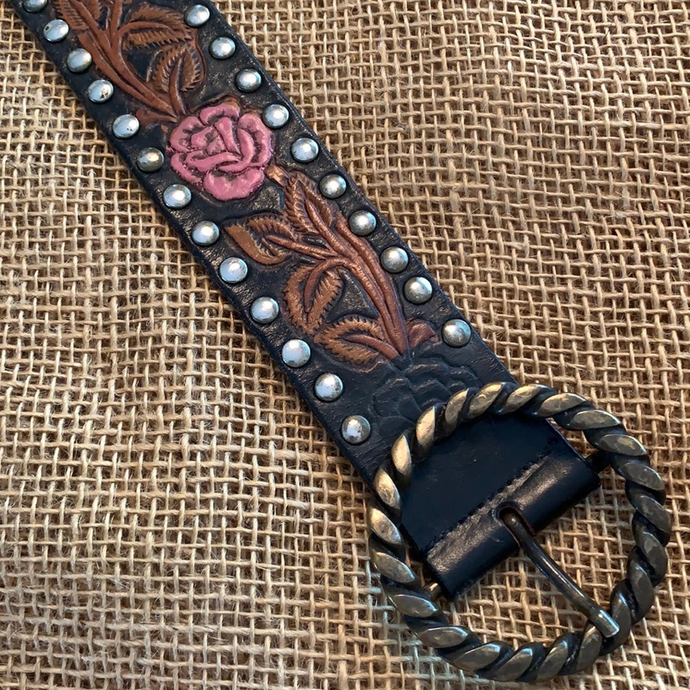 Leather floral belt. Studded. Twist brass buckle